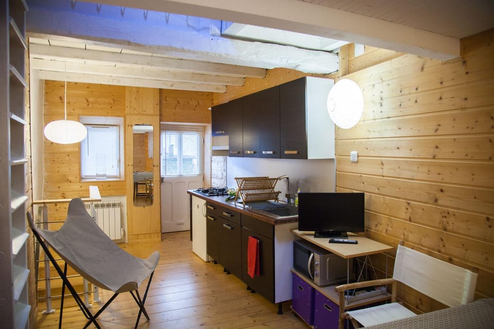 TV and multimedia, Kitchen or kitchenette