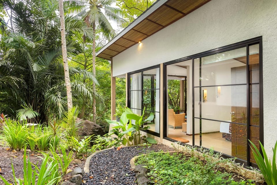 Property building, Patio, Spring, Day, Natural landscape, Garden, Garden view