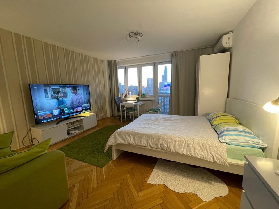 Super Apartament GREEN Rondo ONZ Metro NOWE Wifi 300 Mb/s AirCondition Netflix Spotify Apartment in Warsaw