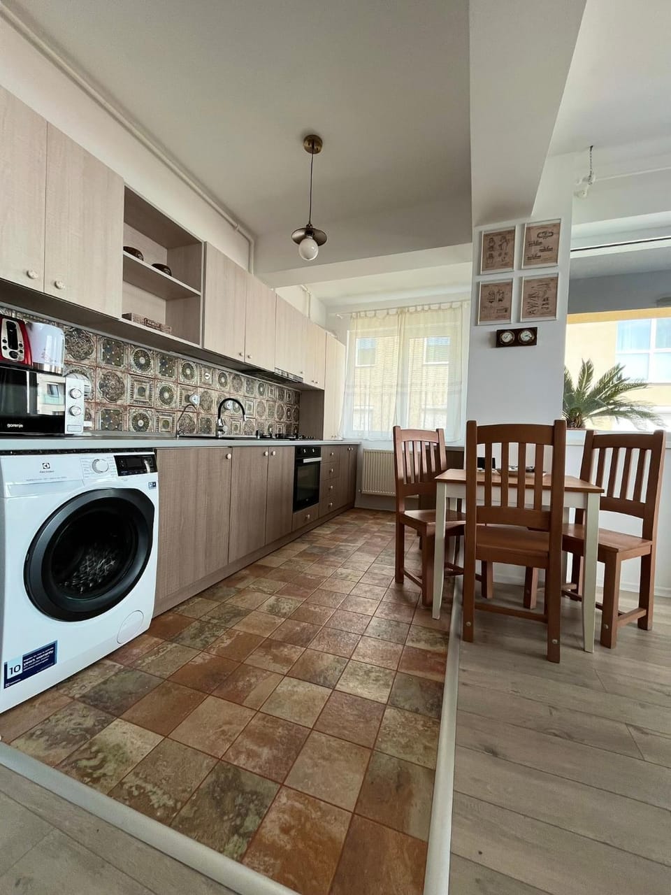 Kitchen or kitchenette, Dining area, pet friendly, toaster, washing machine