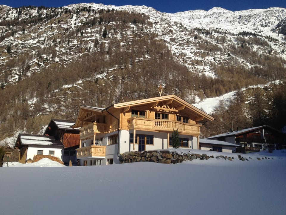 Facade/entrance, Winter