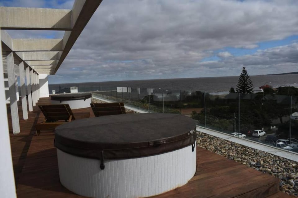 Apartamento primera linea al mar, excelente punto Apartment in Maldonado Department, Uruguay