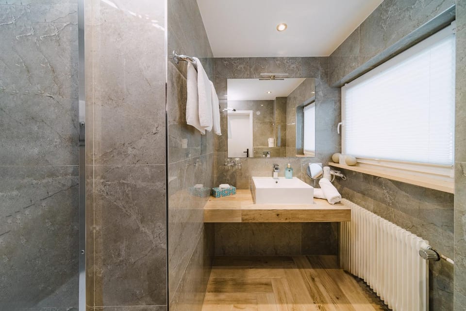 Shower, Bathroom, towels