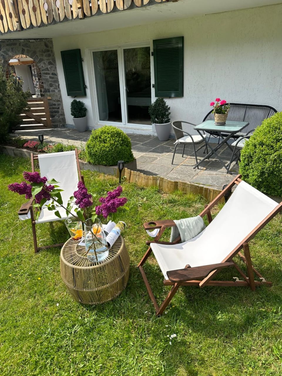 Day, Garden, Seating area, Garden view