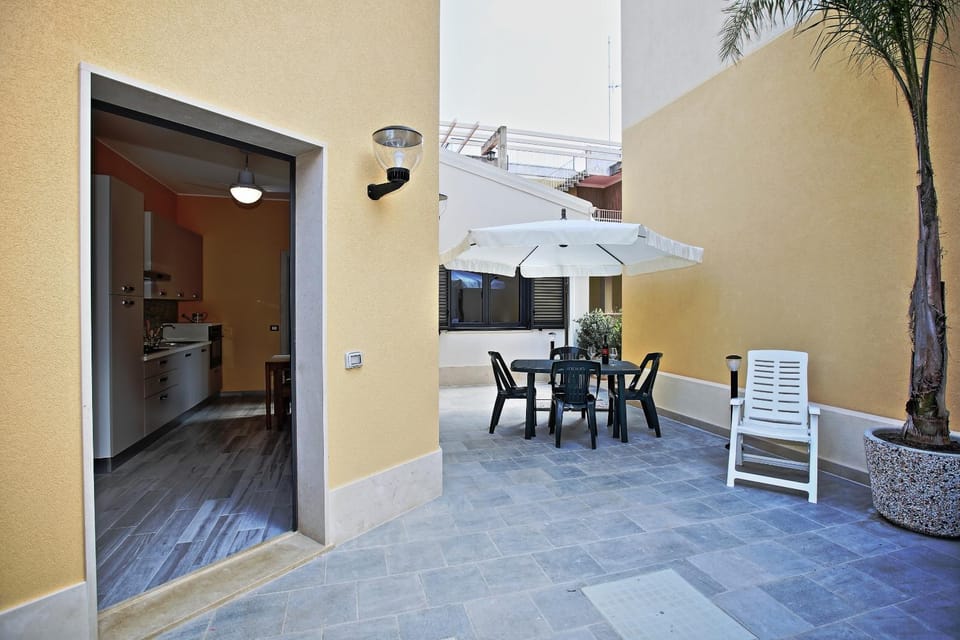 Patio, sunbed