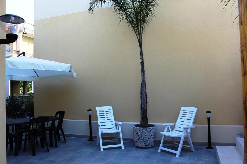 Patio, sunbed