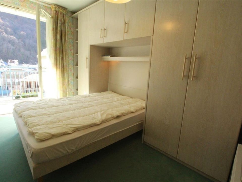 Appart. central 6/7 pers. à Bagnères-de-Luchon avec parking et animaux admis - FR-1-313-171 Apartment in Catalonia