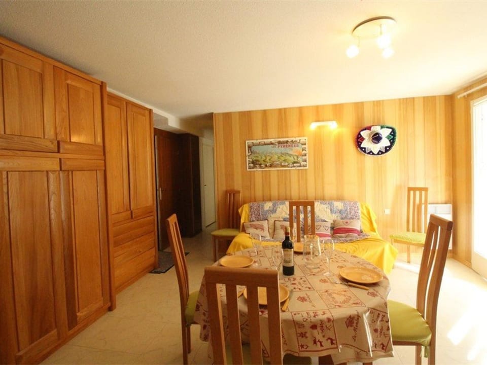 Appart. central 6/7 pers. à Bagnères-de-Luchon avec parking et animaux admis - FR-1-313-171 Apartment in Catalonia