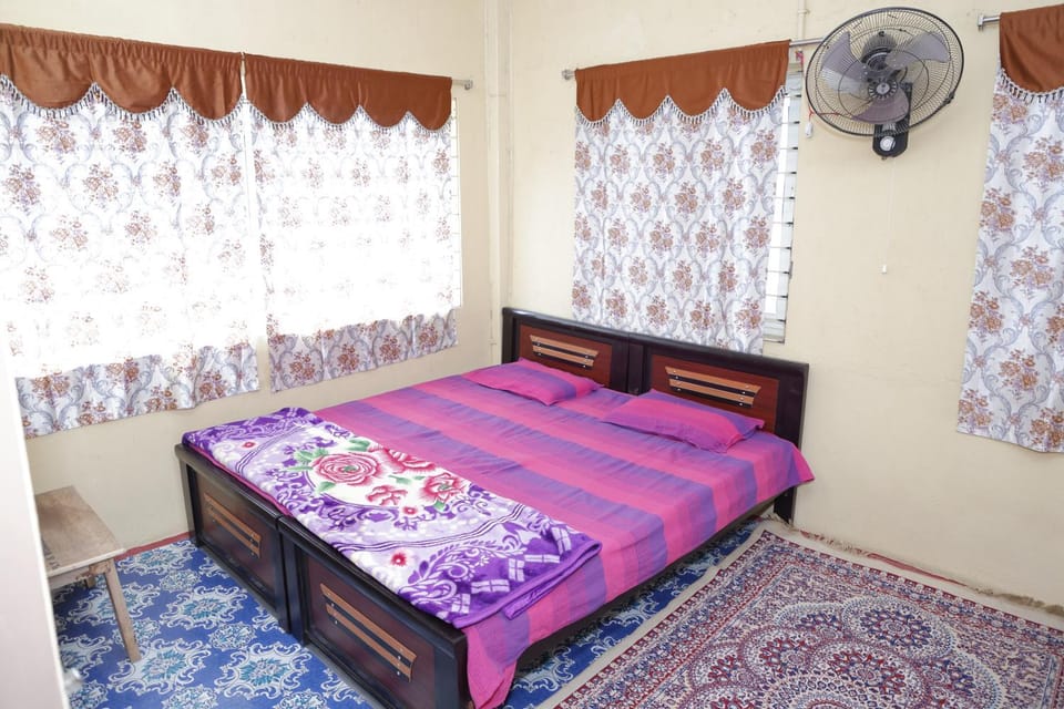 Bed, Bedroom, fireplace