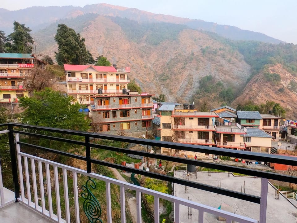 Neighbourhood, Balcony/Terrace, Street view