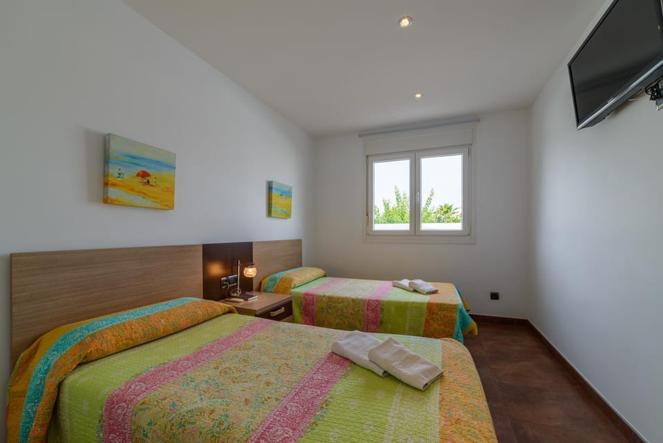 Bed, Photo of the whole room, Bedroom, children