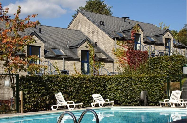 Swimming pool, Swimming pool