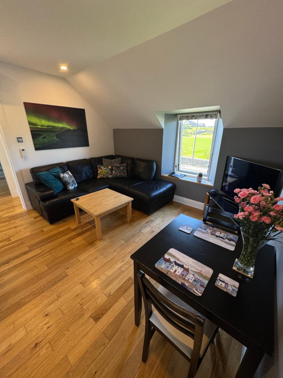 Unkenhaus. Cosy, modern apartment, private parking Apartment in Scotland