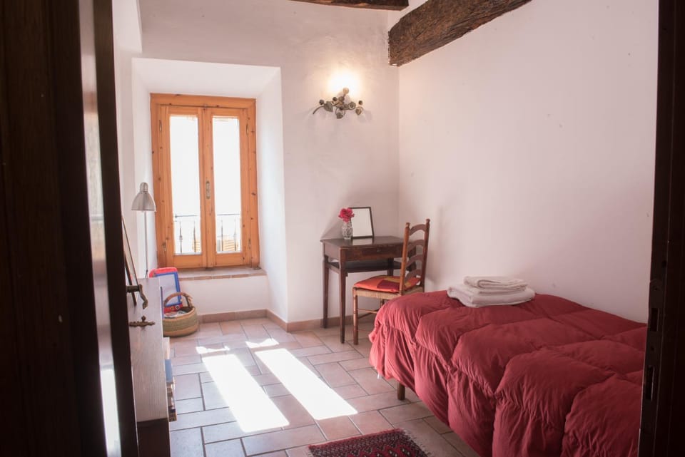 SCAPPO IN UMBRIA, nel vicolo Apartment in Umbria