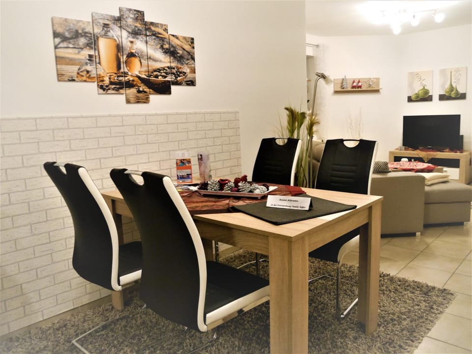 Food and drinks, Dining area