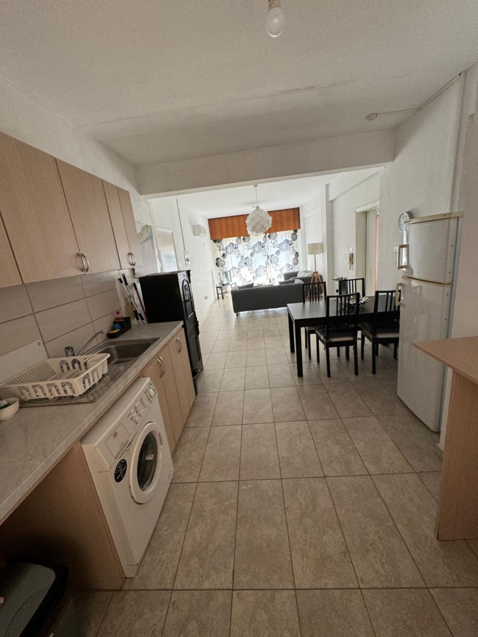 Kitchen or kitchenette, oven, washing machine