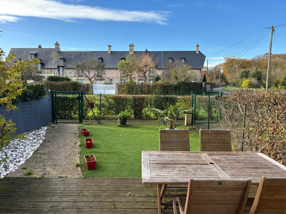 Patio, Garden, Dining area