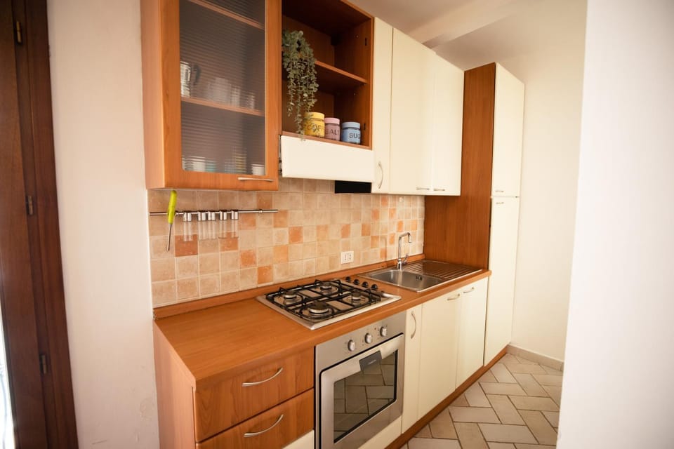 Kitchen or kitchenette, pet friendly, stove