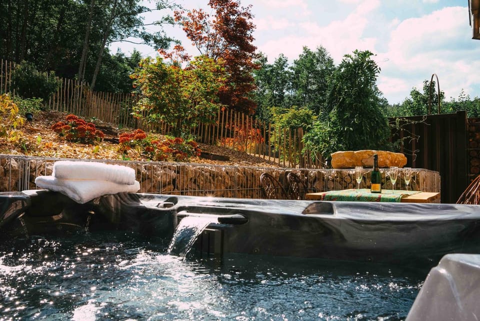 Natural landscape, Garden, Hot Tub, Garden view