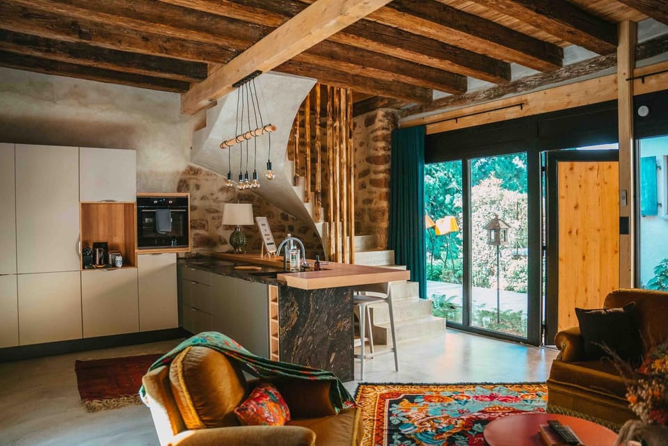 Kitchen or kitchenette, Living room, Seating area