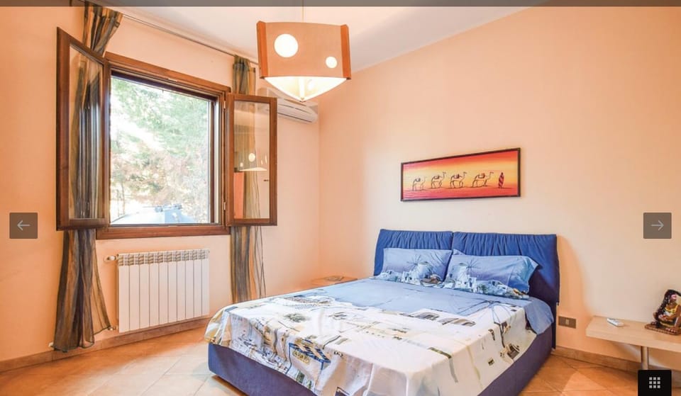 Bed, Bedroom, air conditioner