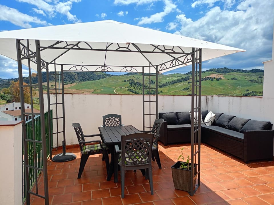 Natural landscape, Balcony/Terrace, Dining area, Mountain view