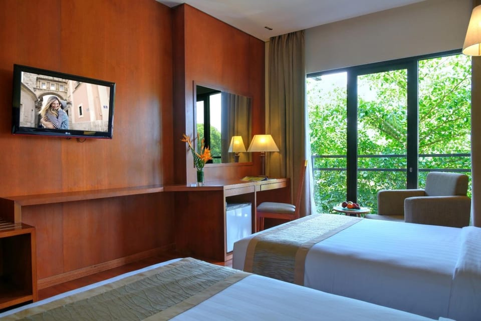 Oak Tree Emerald Hotel & Coventions Semarang Hotel in Indonesia