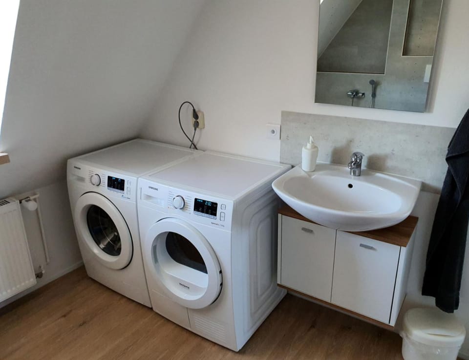 Gemütliche Dachwohnung mit kleiner oder großer Dachterrasse nebeneinander Apartment in Saxony-Anhalt, Germany