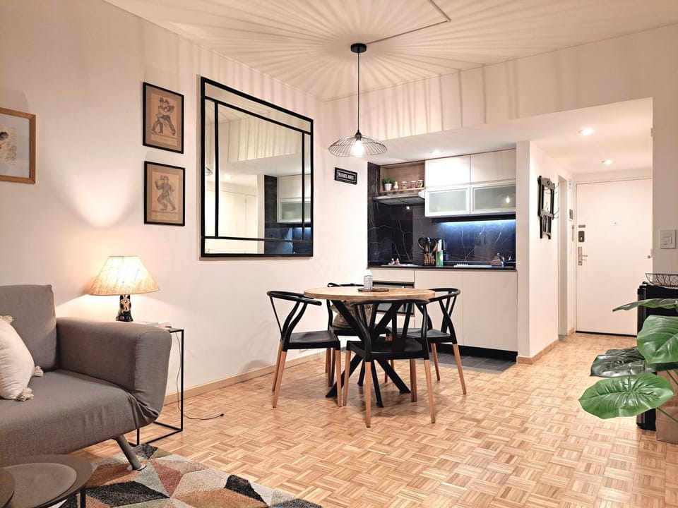 Kitchen or kitchenette, Living room, Seating area, Dining area, minibar