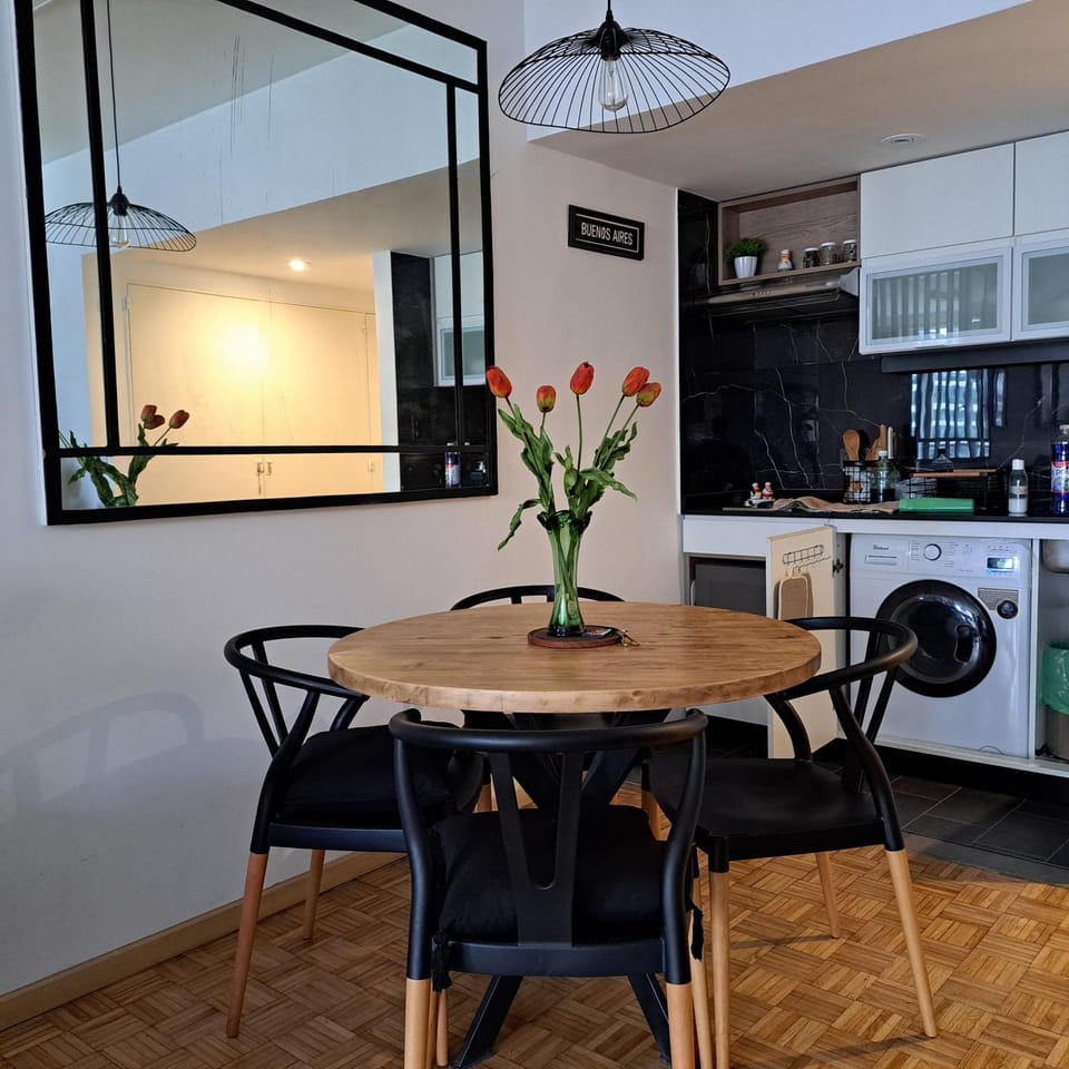 Kitchen or kitchenette, Seating area, Dining area, minibar, oven, stove, washing machine