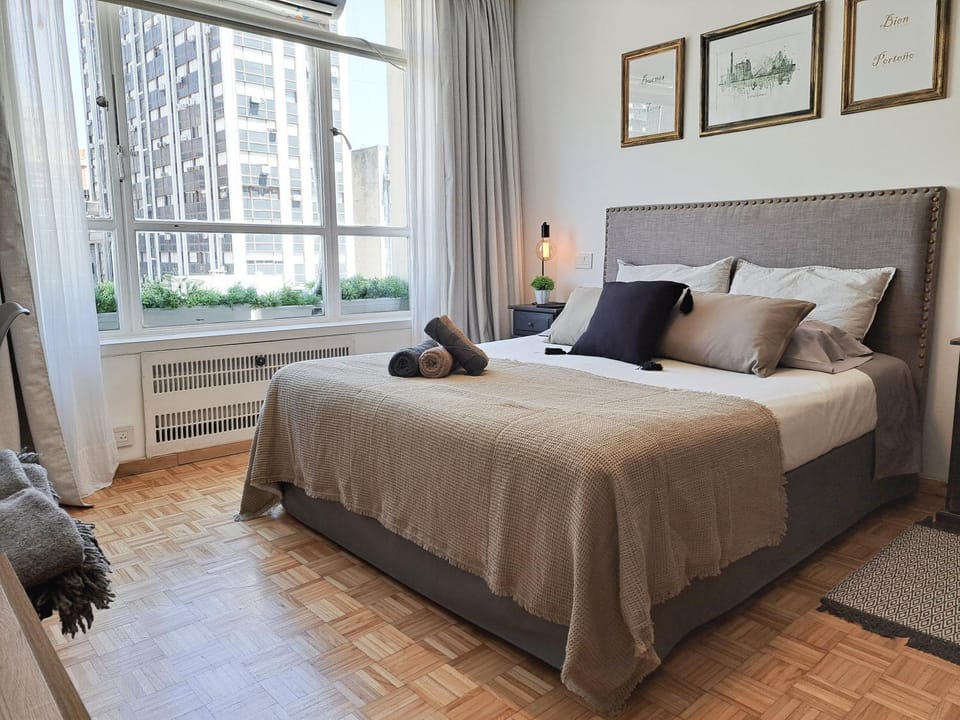 Property building, Bed, Photo of the whole room, Decorative detail, Bedroom, towels, air conditioner