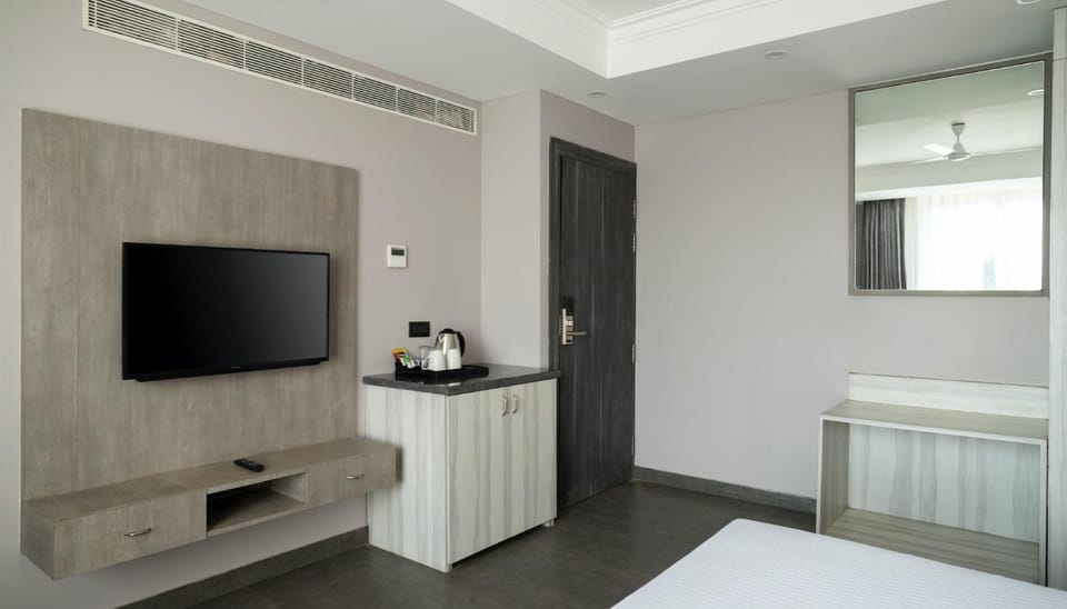 TV and multimedia, Photo of the whole room, Bedroom