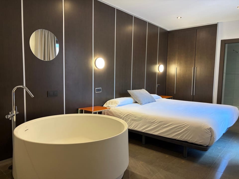 Bathroom, Photo of the whole room