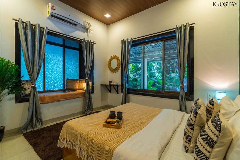 Bed, Photo of the whole room, Bedroom, air conditioner