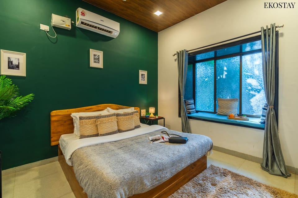 Bed, Photo of the whole room, Bedroom, air conditioner