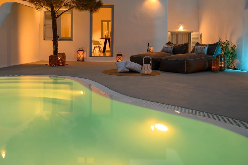 Balcony/Terrace, Pool view, Swimming pool, Time of day, sunbed