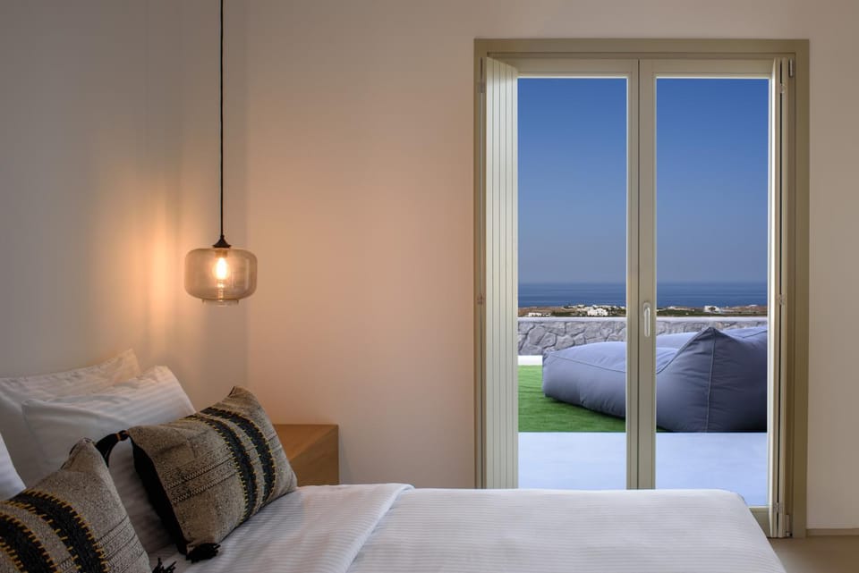 Bed, Photo of the whole room, Bedroom, Sea view, Time of day, sunbed