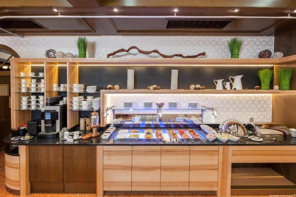 Coffee/tea facilities, Food and drinks, Breakfast, Buffet breakfast