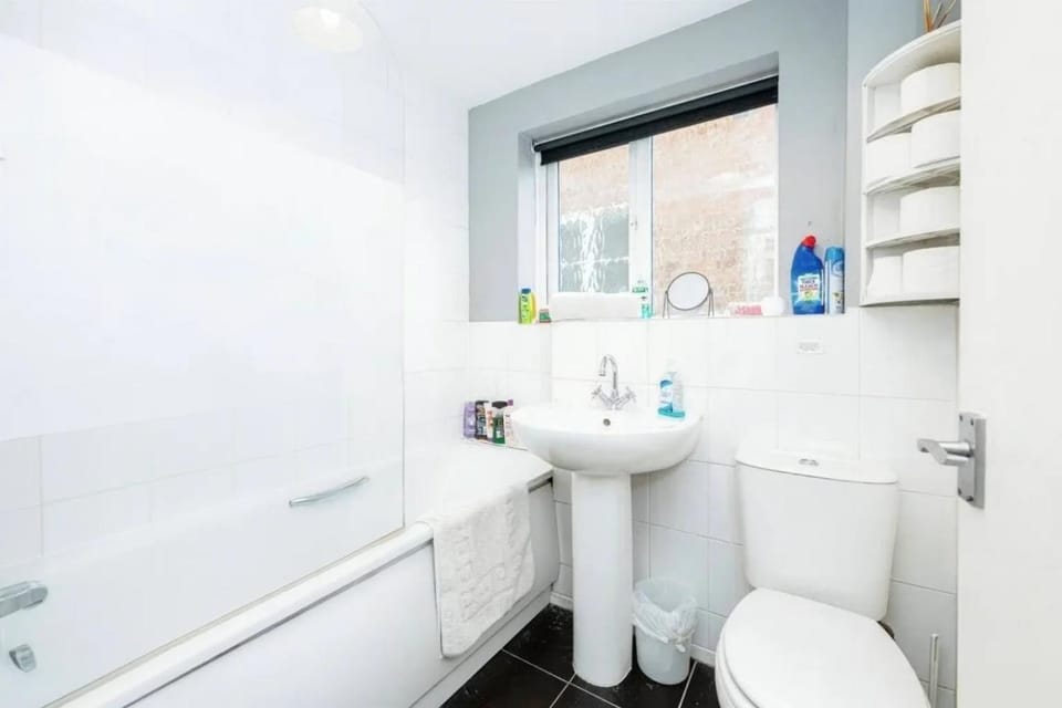 2 Bedroom House For Corporate Stays in Kettering House in Kettering