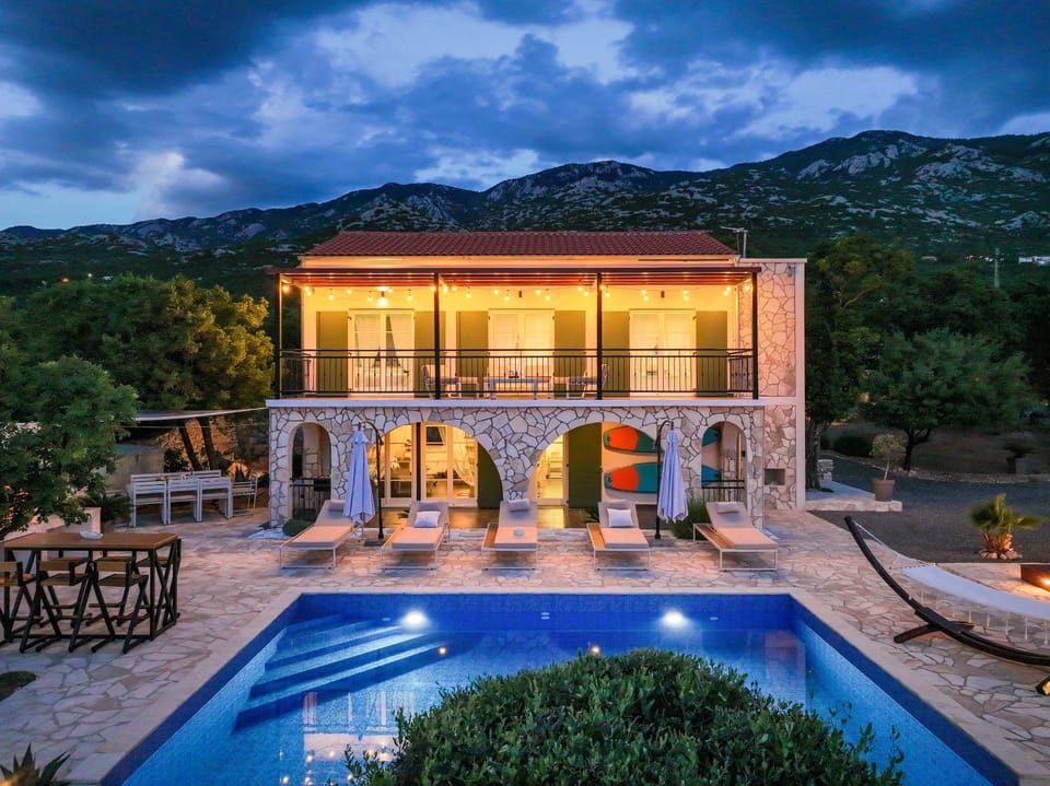 Property building, Patio, Natural landscape, Pool view, Swimming pool, sunbed