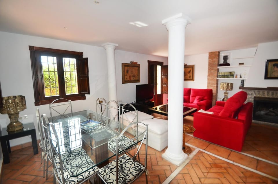 Living room, Lounge or bar, Seating area, Dining area