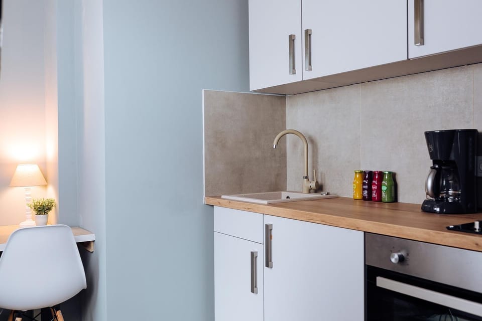 Coffee/tea facilities, Kitchen or kitchenette, Dining area