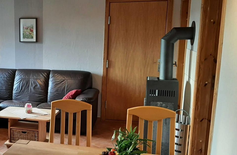 Living room, Photo of the whole room, Decorative detail