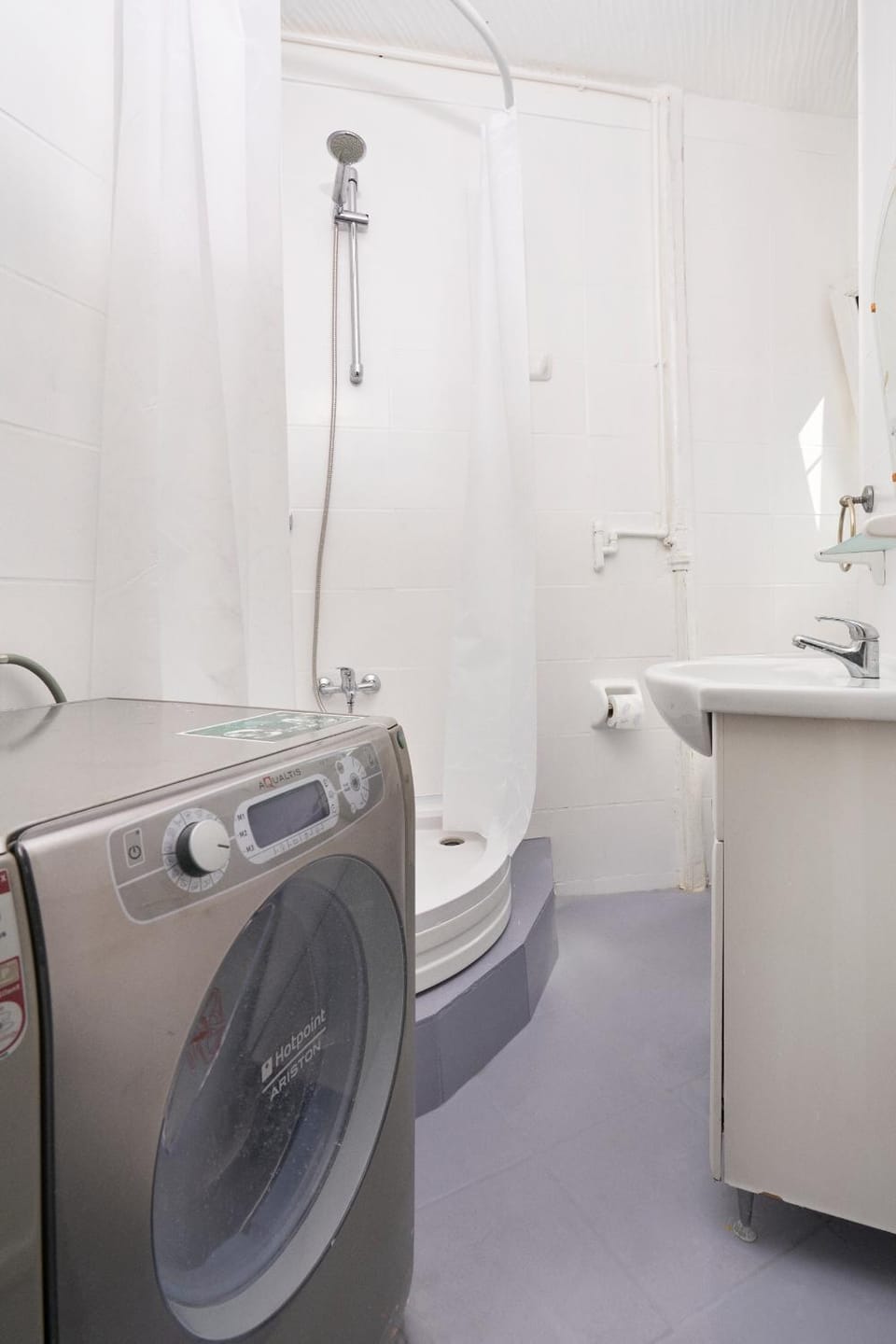 Bathroom, washing machine