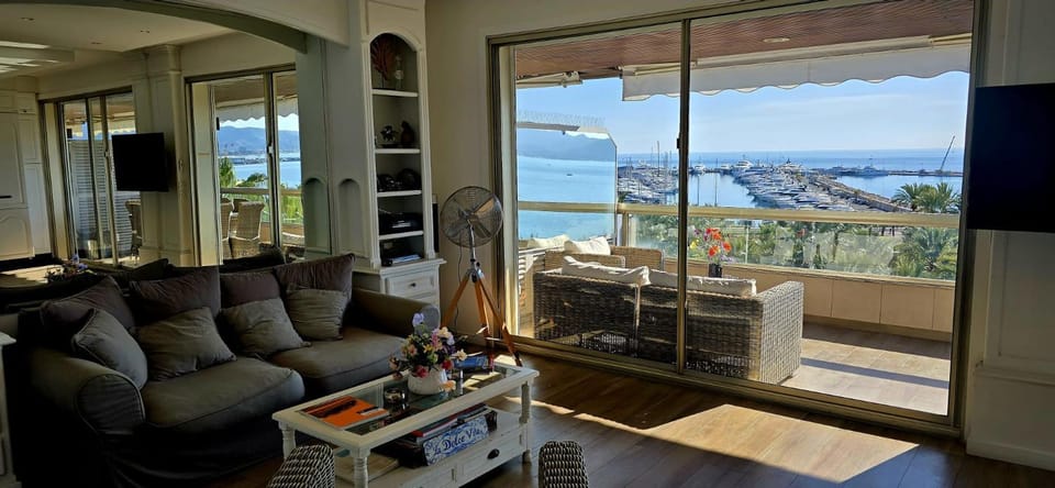 Day, Natural landscape, Living room, Seating area, Time of day