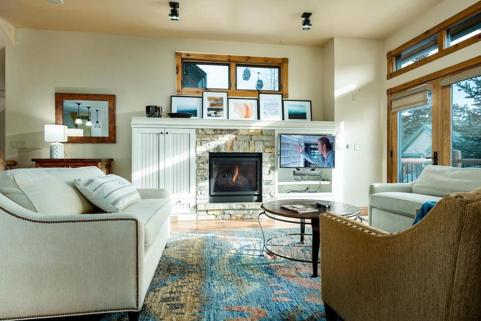 Woods Live Oak Townhome: Cozy, Hot Tub, Under Gondola Apartment in Breckenridge
