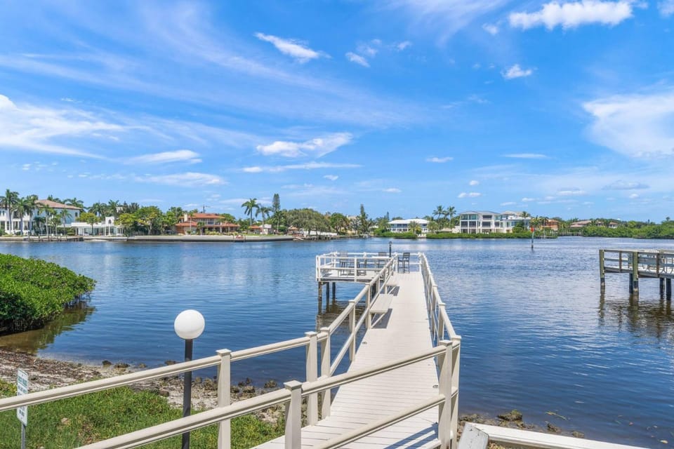 Bay Oaks C Second Floor House in Siesta Beach