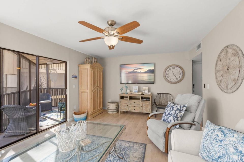 Bay Oaks C Second Floor House in Siesta Beach
