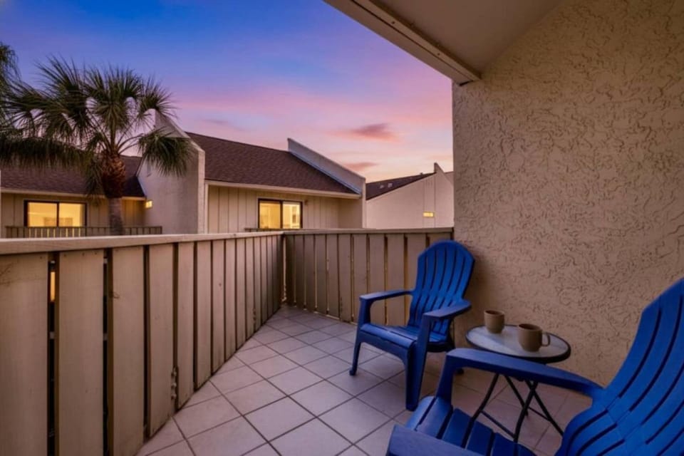 Bay Oaks C Second Floor House in Siesta Beach