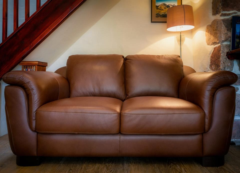 TV and multimedia, Living room, Decorative detail, Seating area